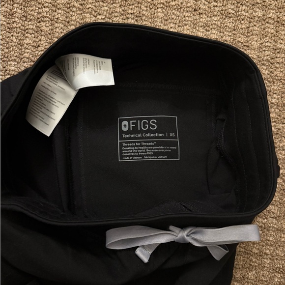 FIGS bundle — XXS Rafaela top and XS Isabel high waisted pant RESERVED - Picture 5 of 10